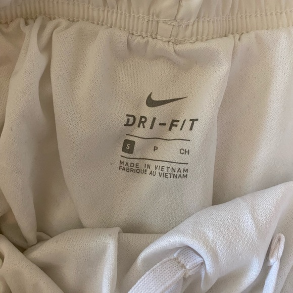 Nike Women’s Dry Fit Tempo Running Short - White & Pink - Picture 3 of 4